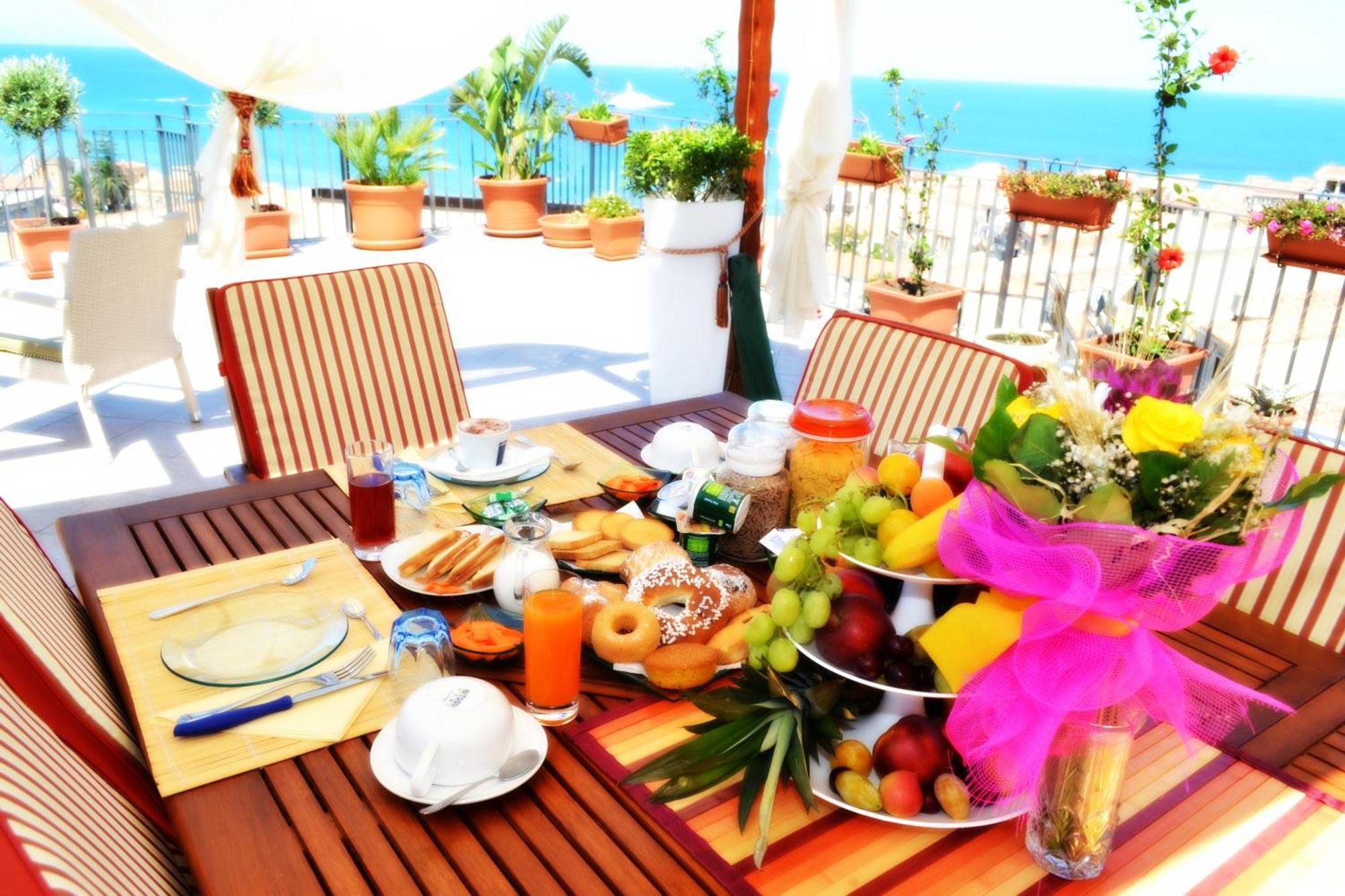 Scirocco Bed & Breakfast เชฟาลู ภายนอก รูปภาพ