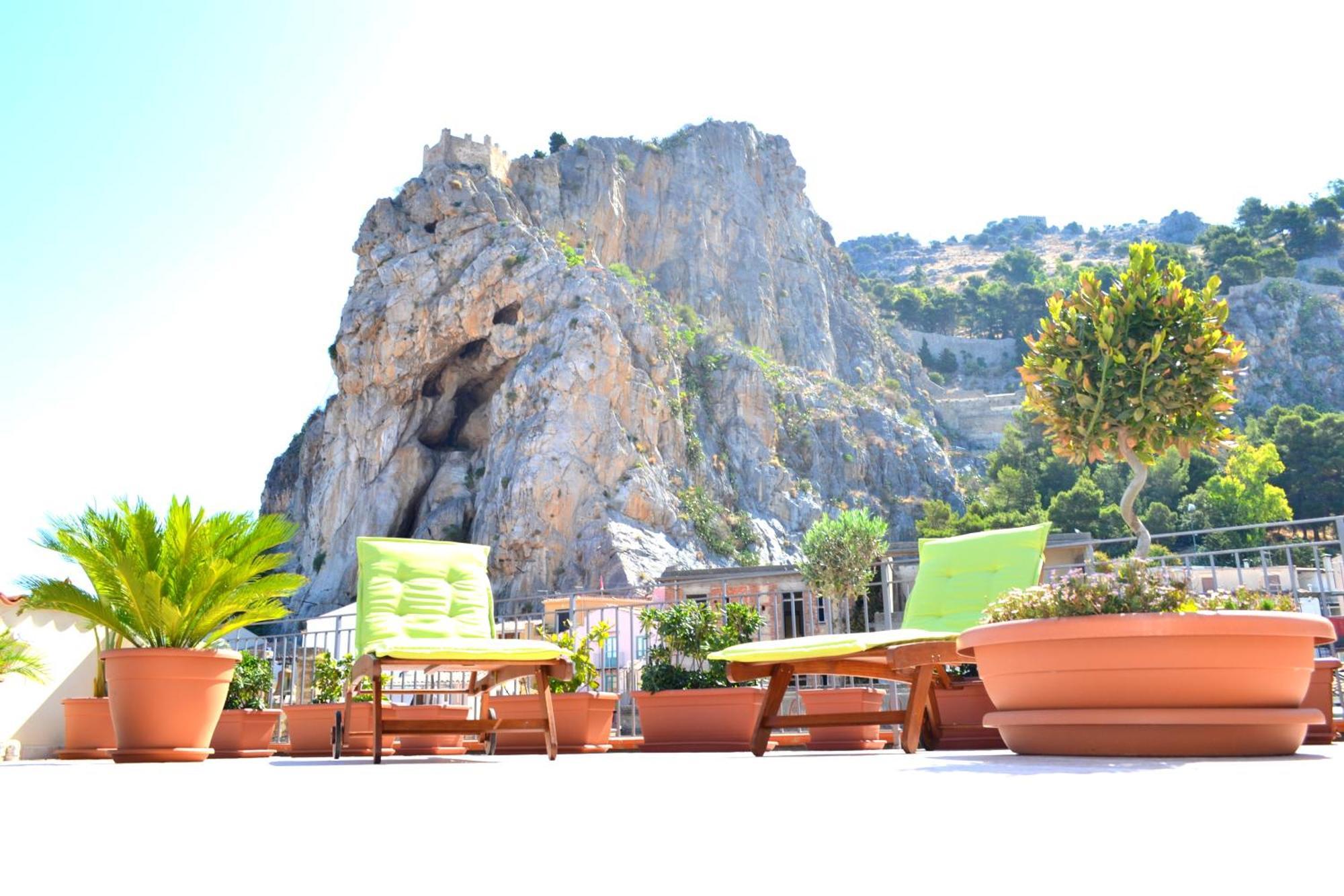 Scirocco Bed & Breakfast เชฟาลู ภายนอก รูปภาพ