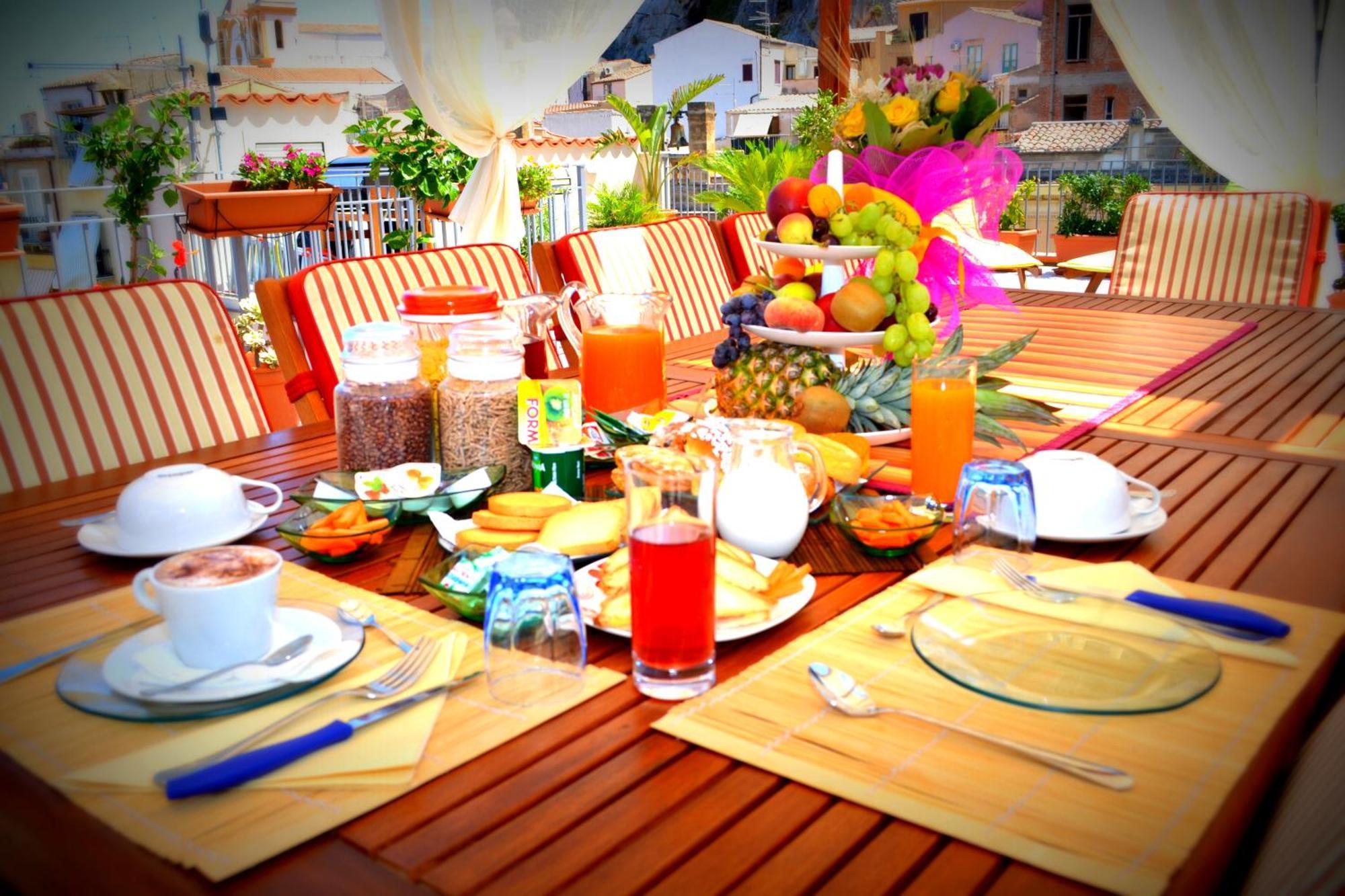 Scirocco Bed & Breakfast เชฟาลู ภายนอก รูปภาพ
