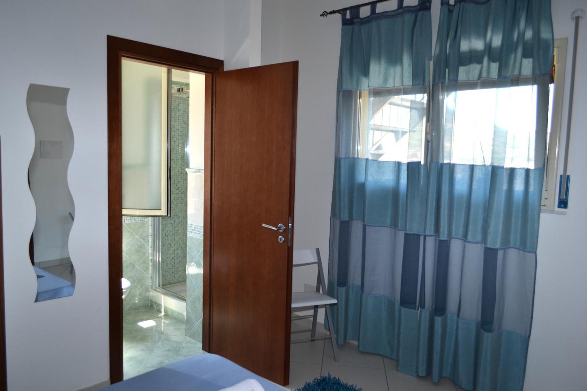 Scirocco Bed & Breakfast เชฟาลู ห้อง รูปภาพ