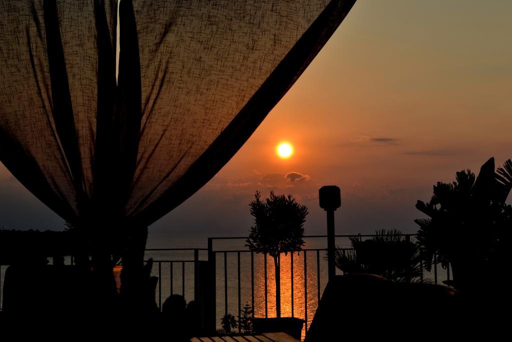 Scirocco Bed & Breakfast เชฟาลู ภายนอก รูปภาพ