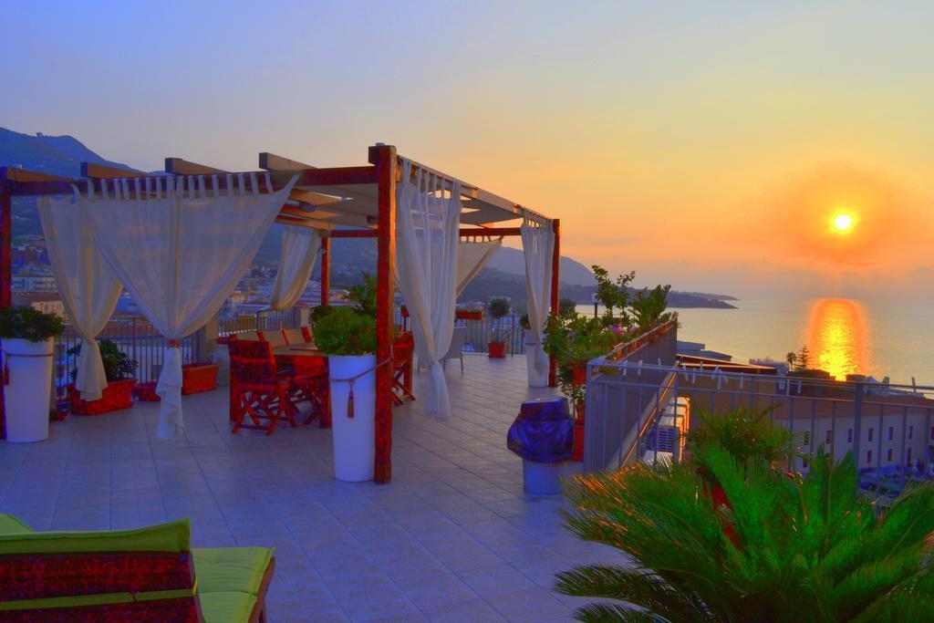 Scirocco Bed & Breakfast เชฟาลู ภายนอก รูปภาพ